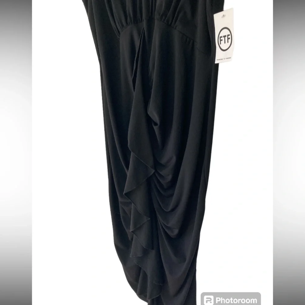 NWT Fashion To Figure Deep V Ruffle Front Black Dress Sz:1X - Picture 3 of 6